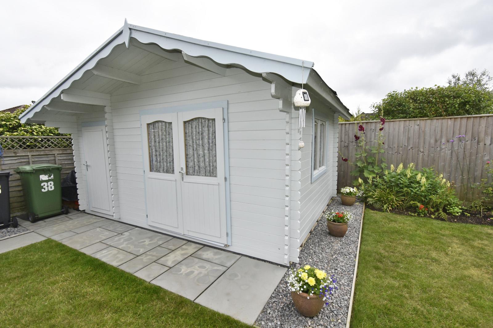 A GARDEN CABIN.JPG